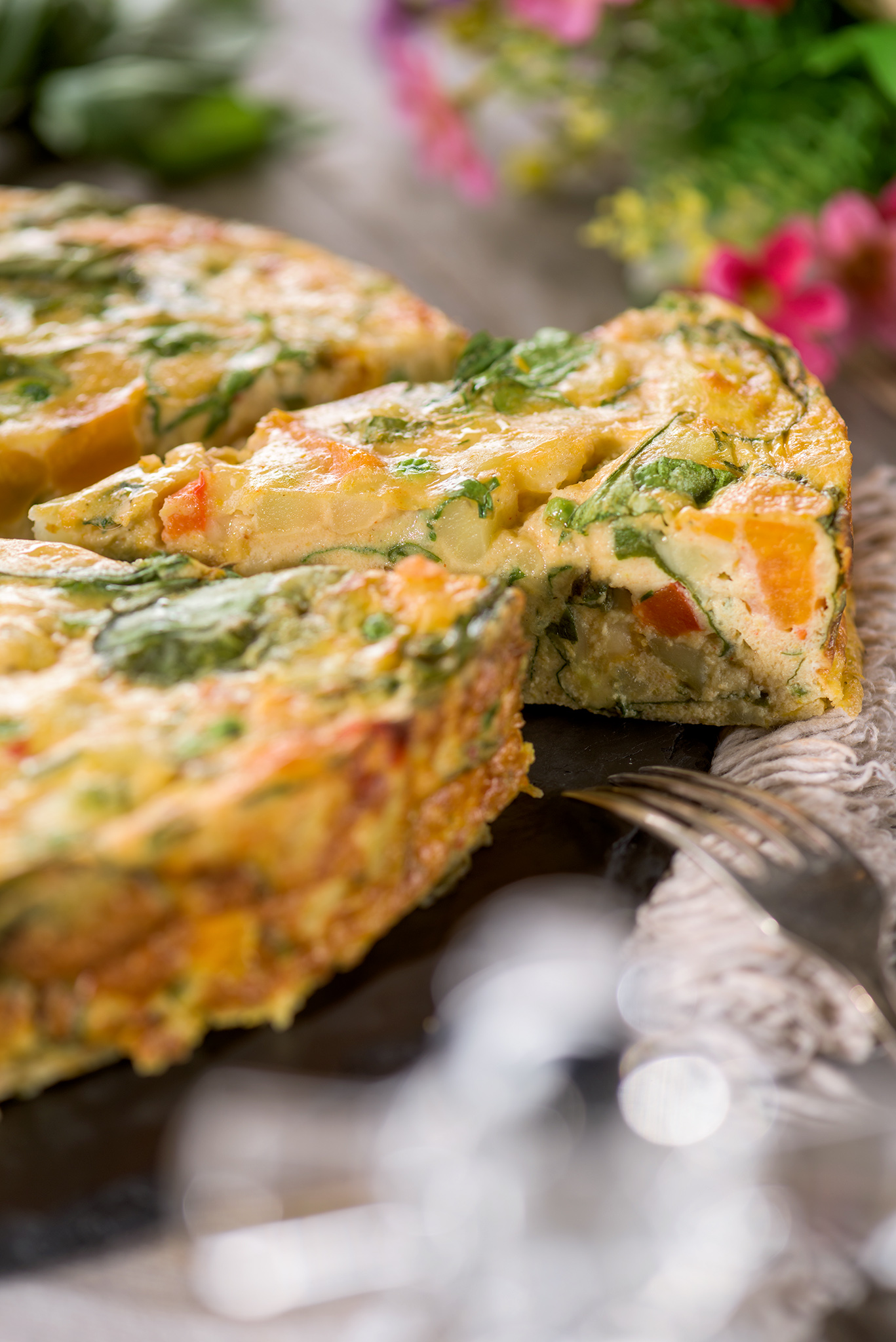 Frittata cu cartofi dulci, mozzarella si branza cu mucegai