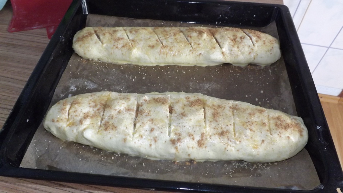 Strudel din aluat de casa, cu mere, pere si caramel