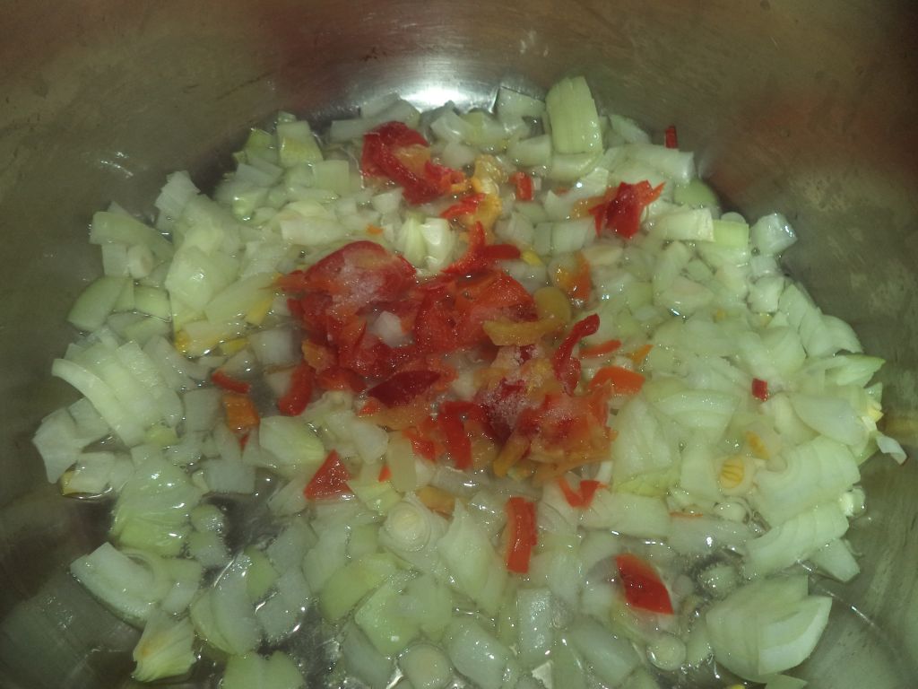 Mix de boabe in sos de tomate