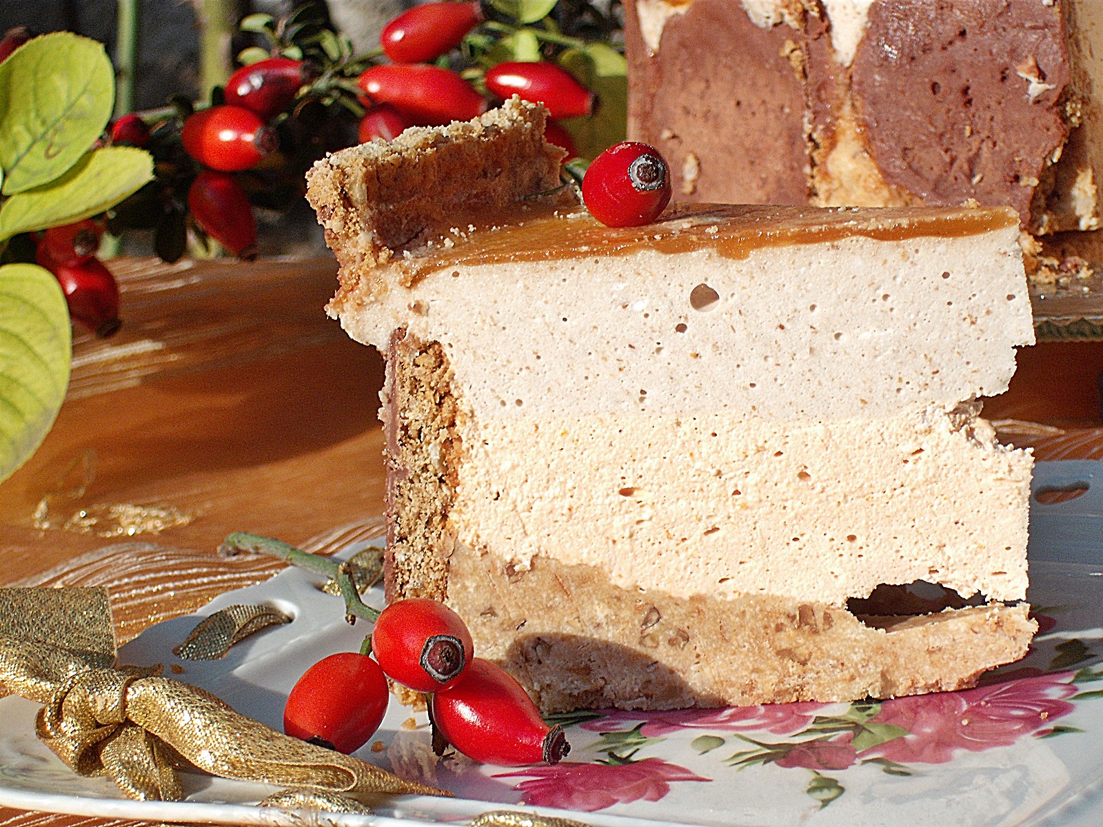 Tort cu biscuiti, cu piure de castane si macese