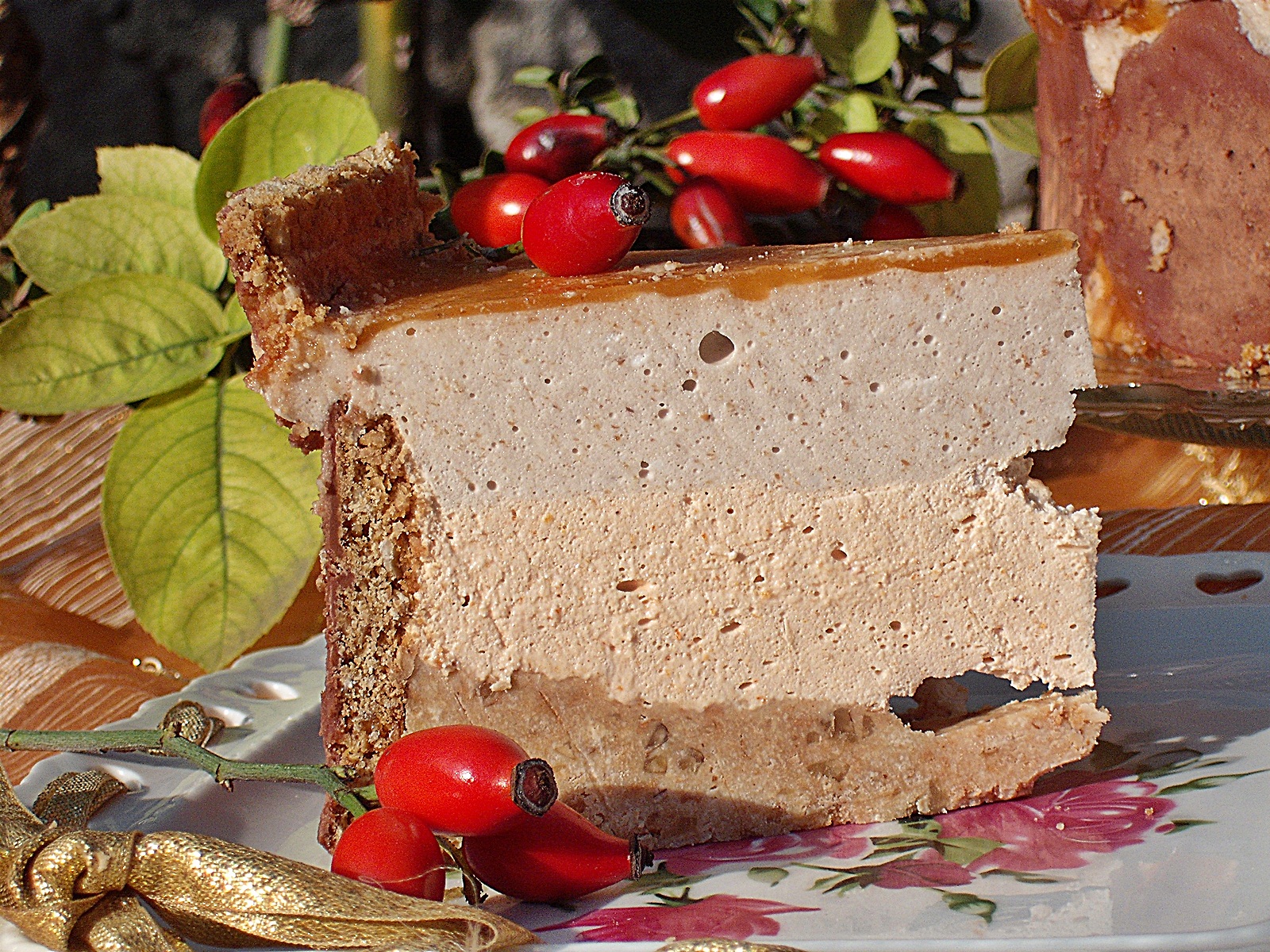 Tort cu biscuiti, cu piure de castane si macese