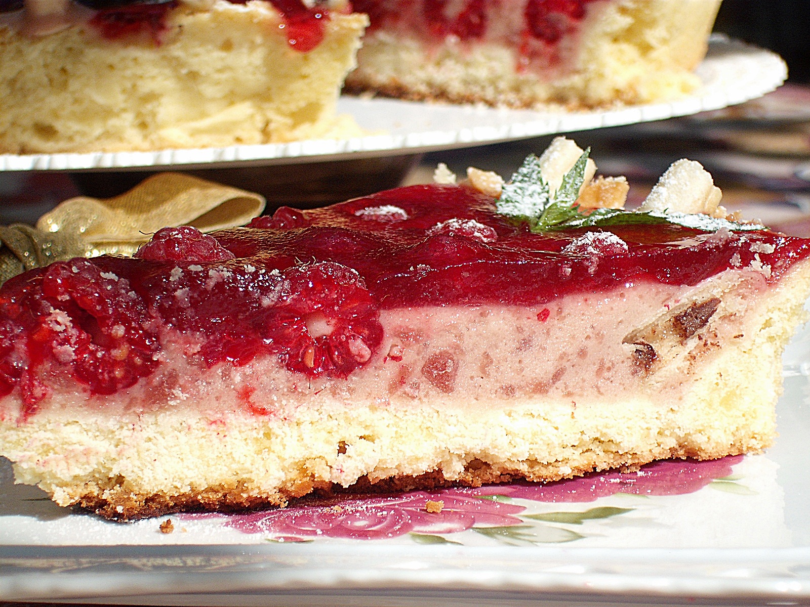 Tarta cu zmeura si crema aerata