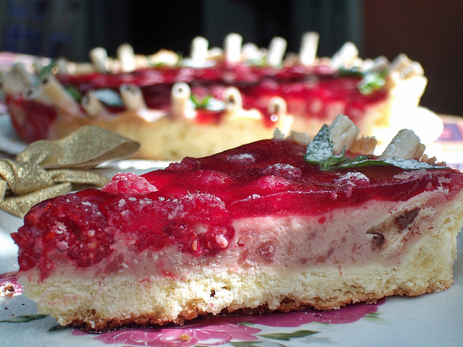 Tarta cu zmeura si crema aerata