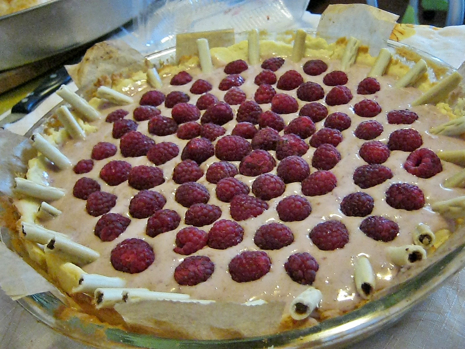 Tarta cu zmeura si crema aerata