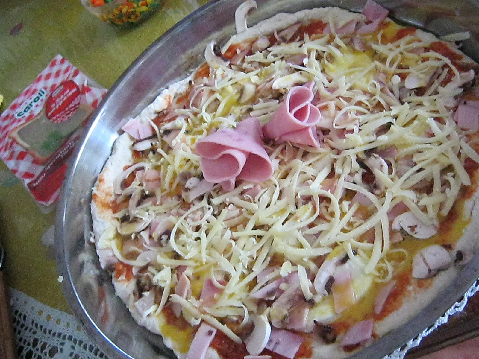 Pizza cu sunca de Praga