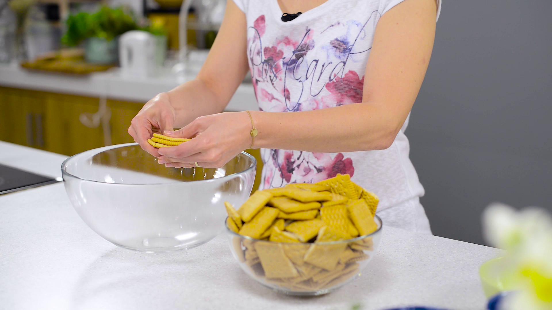 Tort de biscuiti cu crema de vanilie