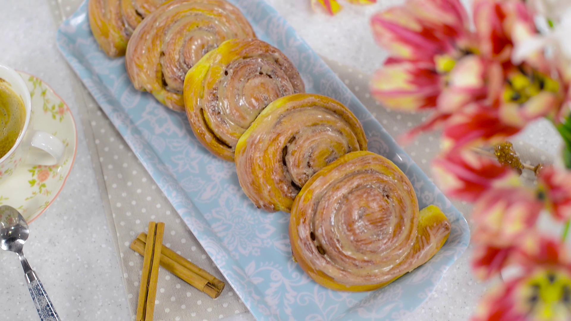 Rulouri cu scortisoara si glazura sau Cinnamons rolls