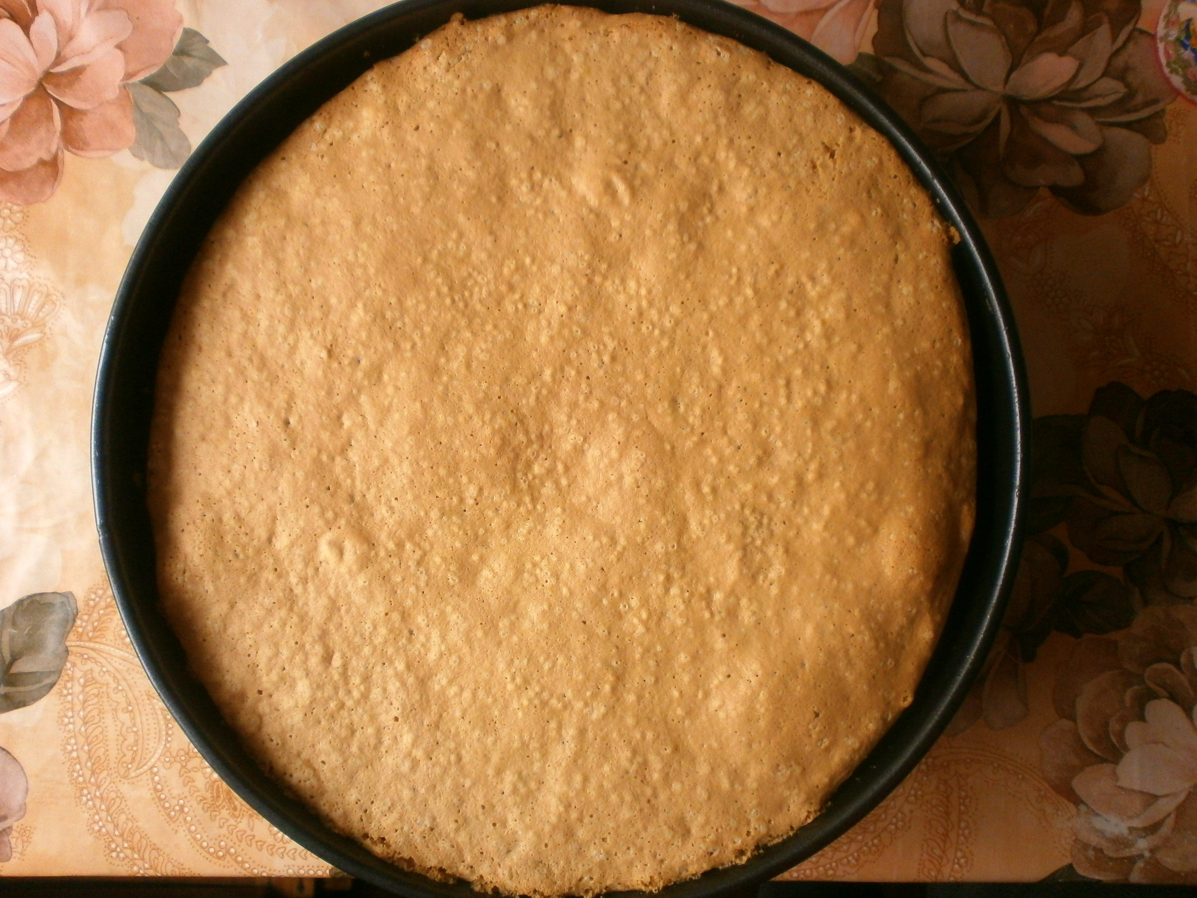 Tort cu crema de lapte si jeleu de capsuni