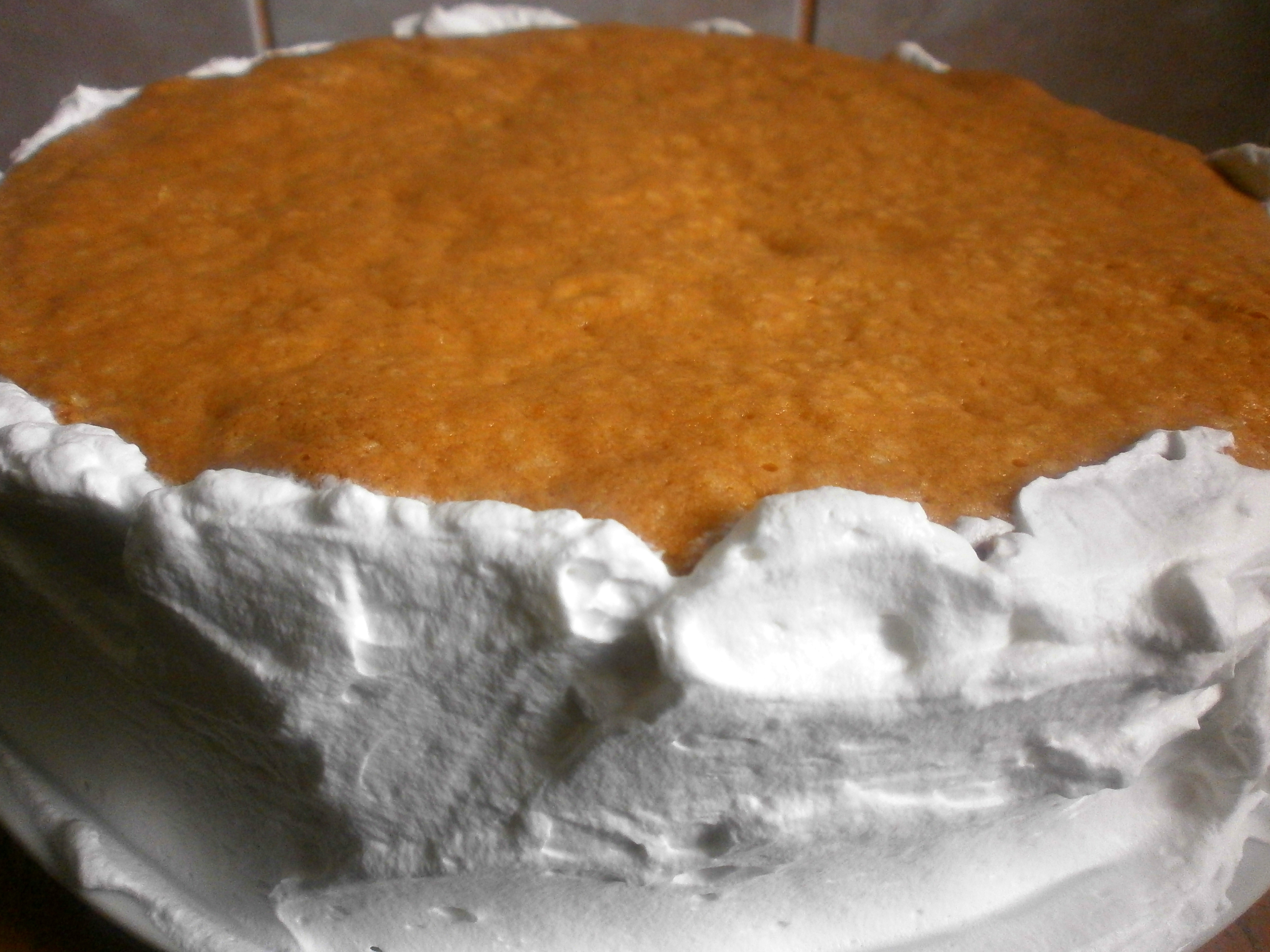 Tort cu crema de lapte si jeleu de capsuni