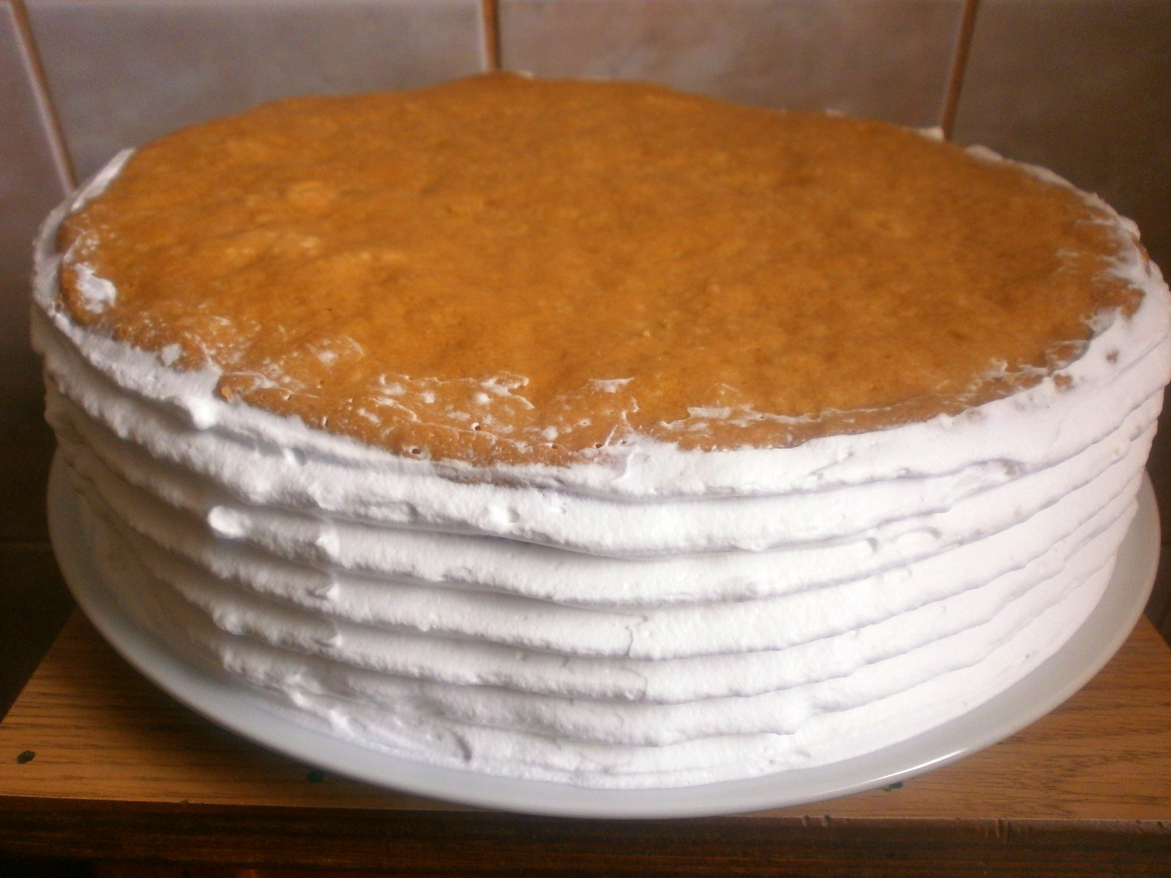 Tort cu crema de lapte si jeleu de capsuni