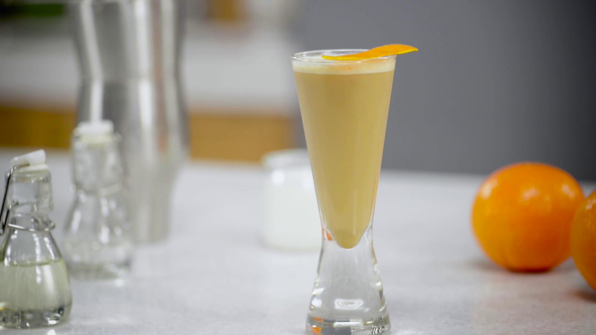Cocktail cu cafea si lichior de portocale