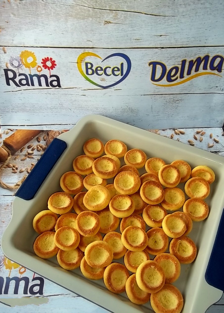 Piersici umplute cu crema de ciocolata