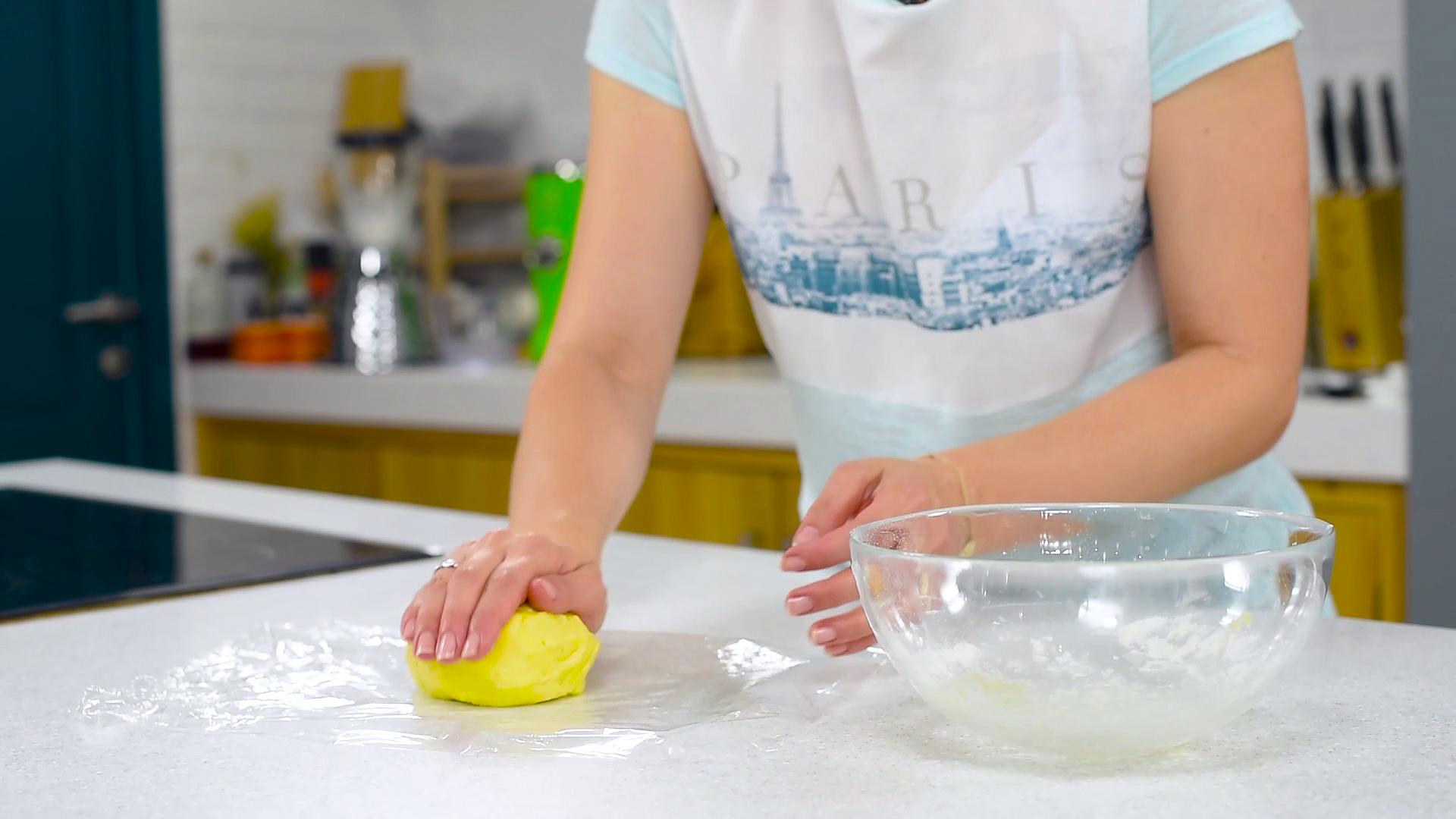 Mini tarte cu crema de ciocolata alba si capsuni