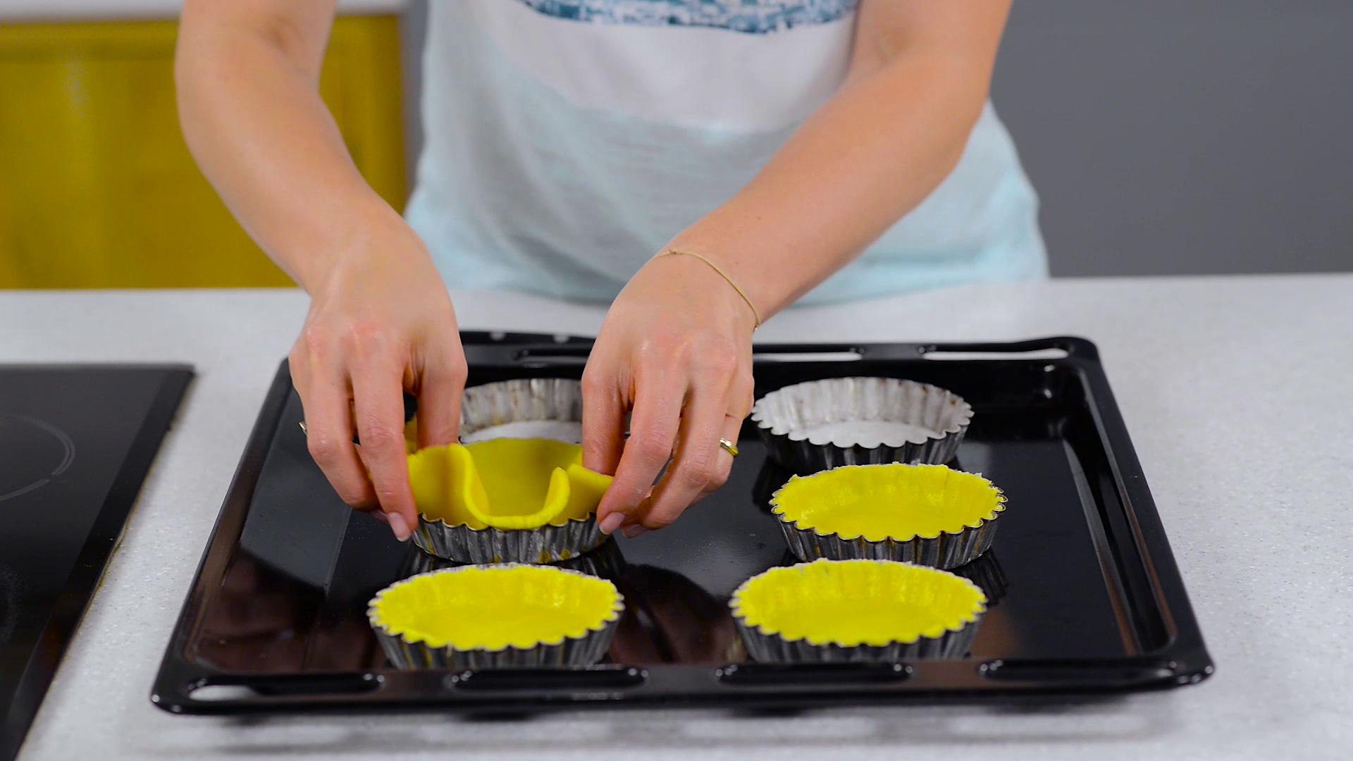 Mini tarte cu crema de ciocolata alba si capsuni