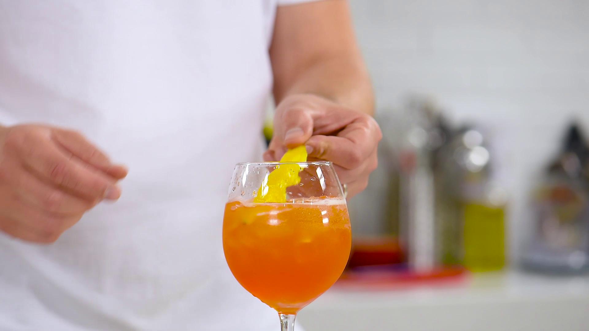 Cocktail cu Aperol si bere Belgiana