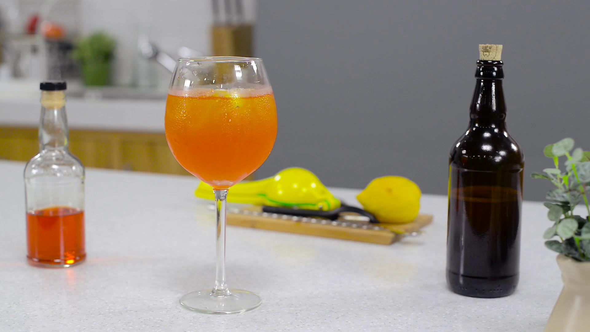 Cocktail cu Aperol si bere Belgiana