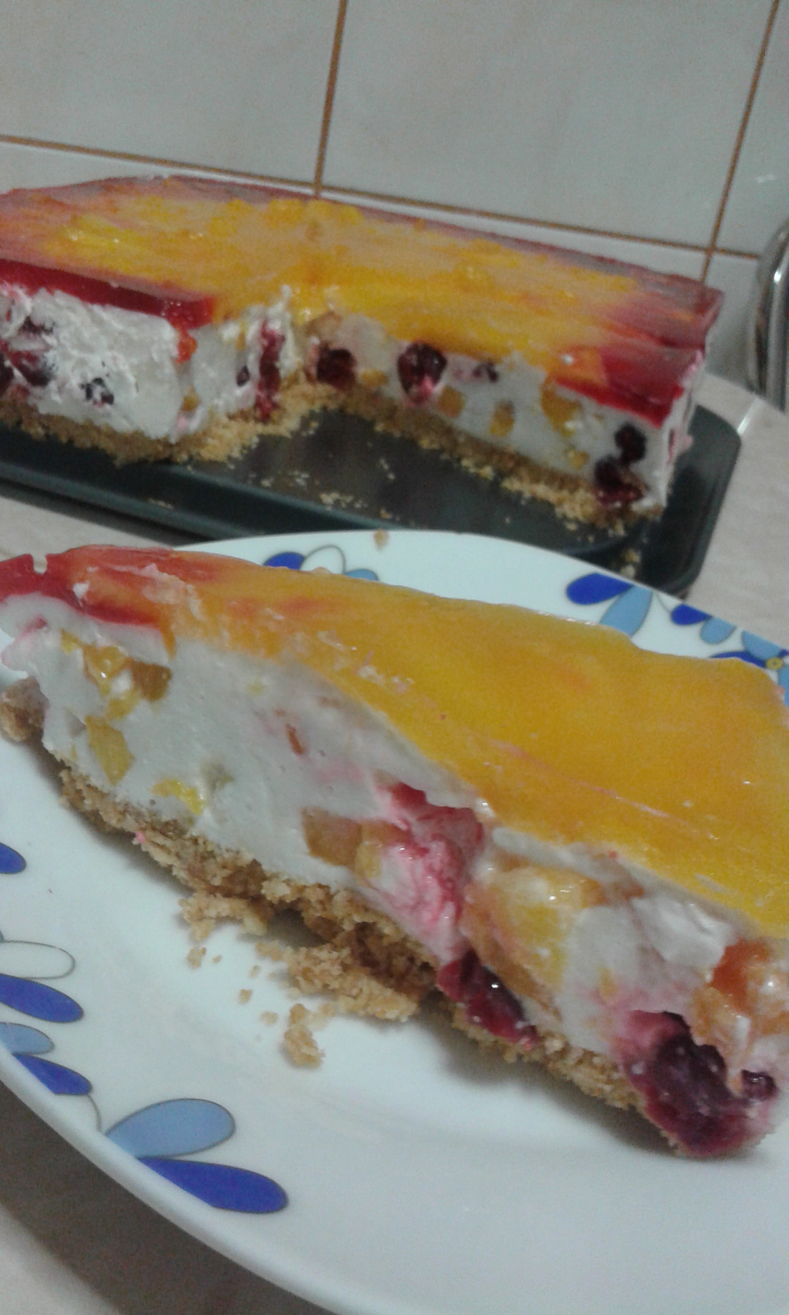 Cheesecake cu piersici si visine