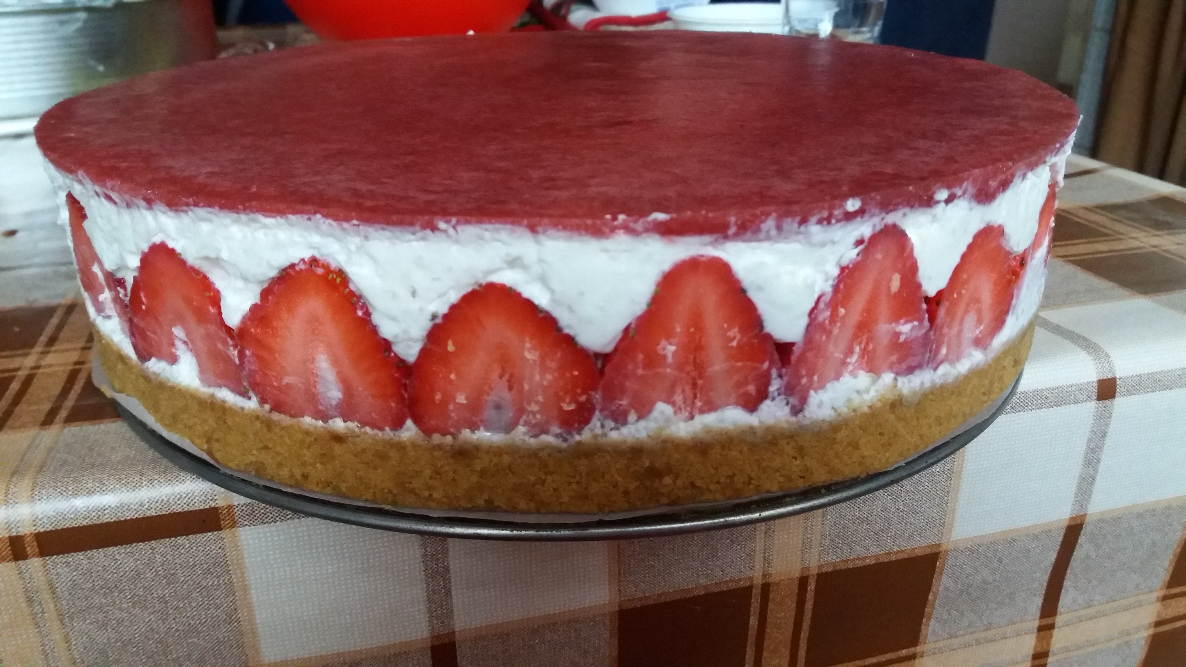 Cheesecake fara coacere cu cirese si capsuni