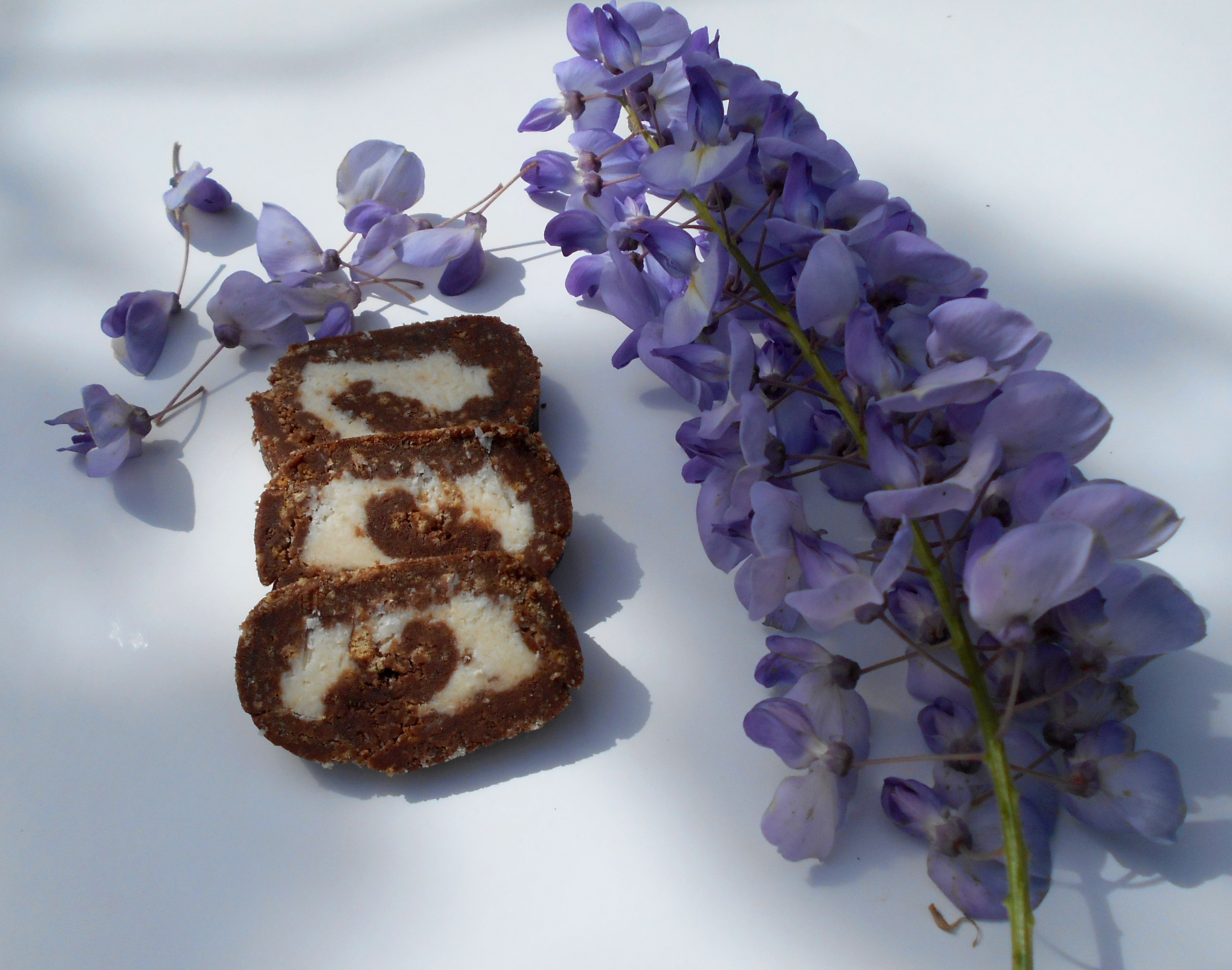 Rulada de biscuiti cu nuca de cocos