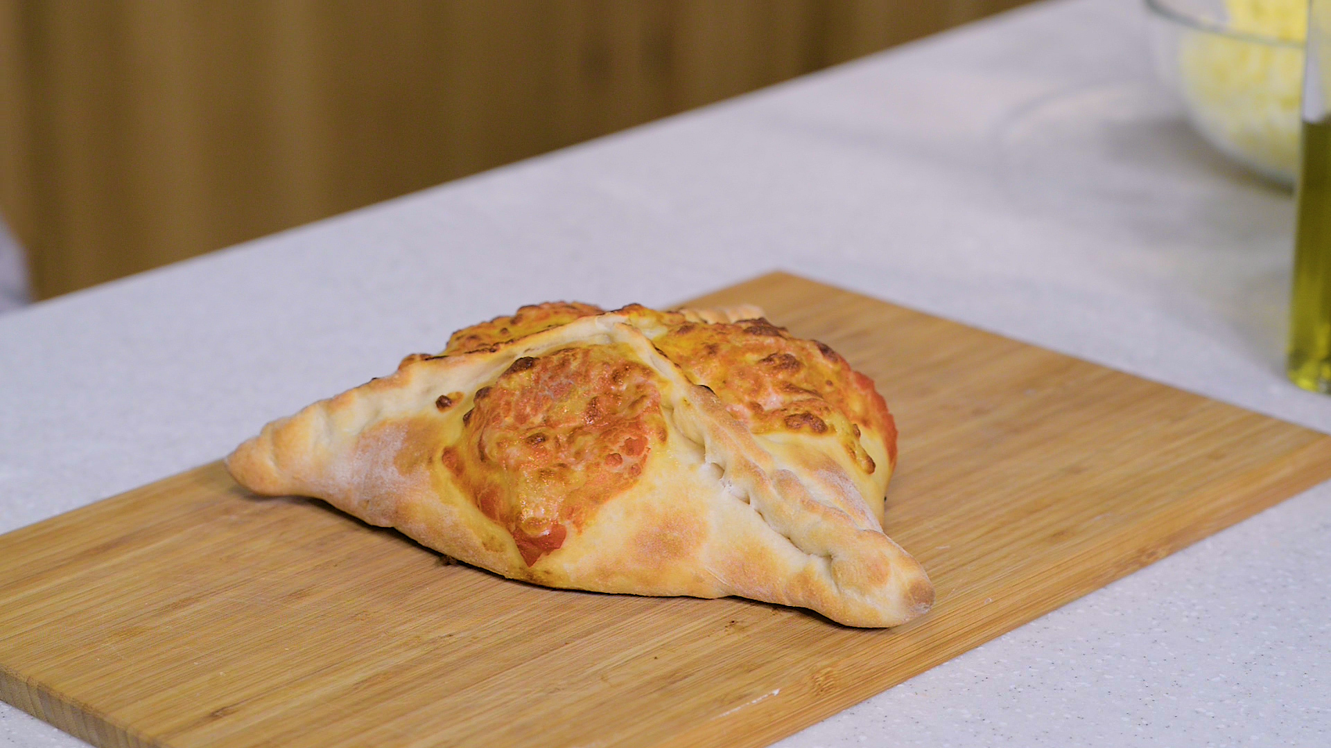 PIZZA calzone cu blat crocant