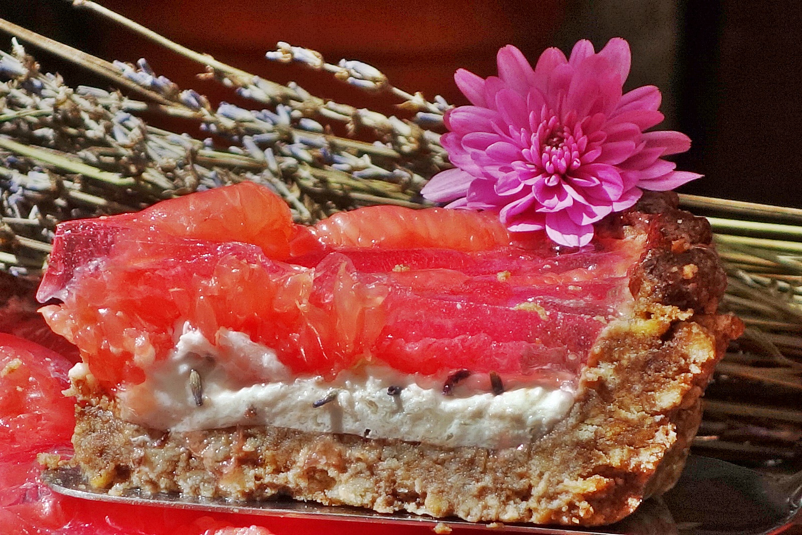 Tarta racoritoare cu grapefruit rosu si lavanda parfumata