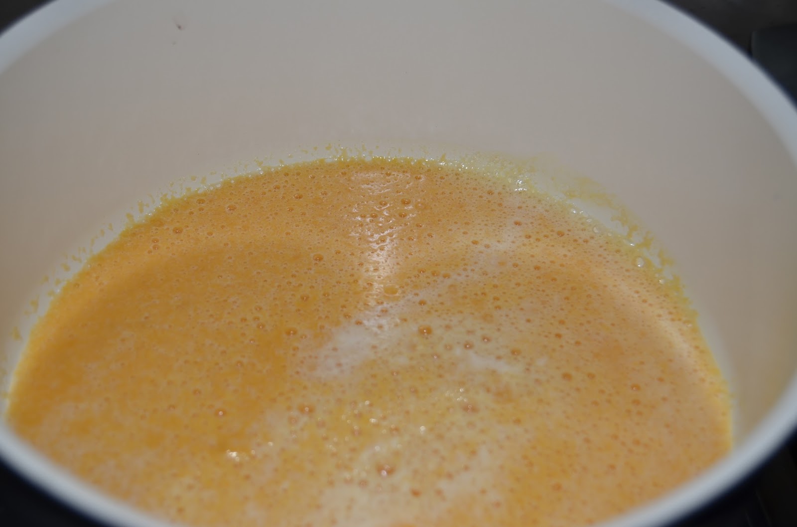 Supa crema de dovlecei cu flori de dovlecel