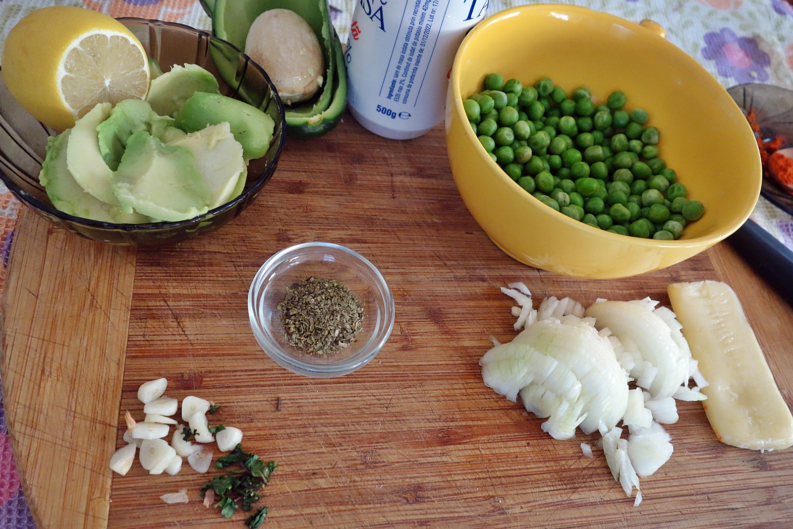 Supa crema de mazare verde cu avocado si menta verde