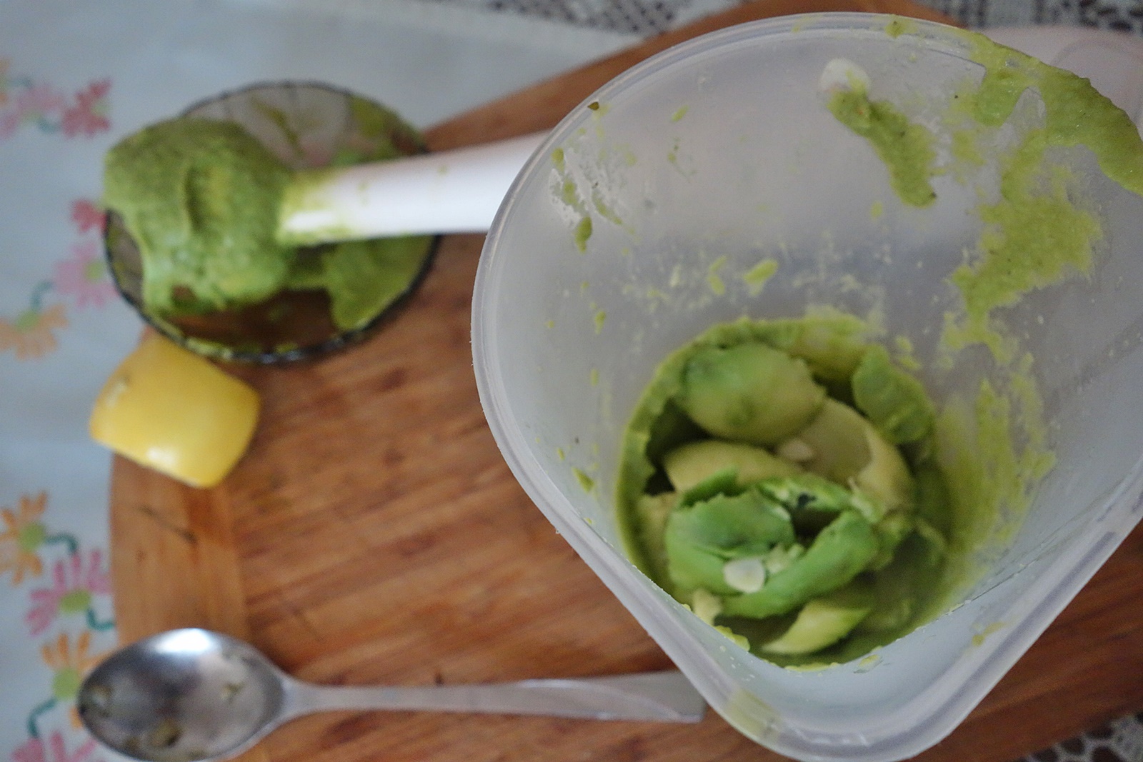 Supa crema de mazare verde cu avocado si menta verde