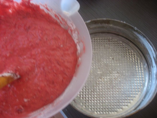 Prajitura fina cu sfecla rosie si crema de branza