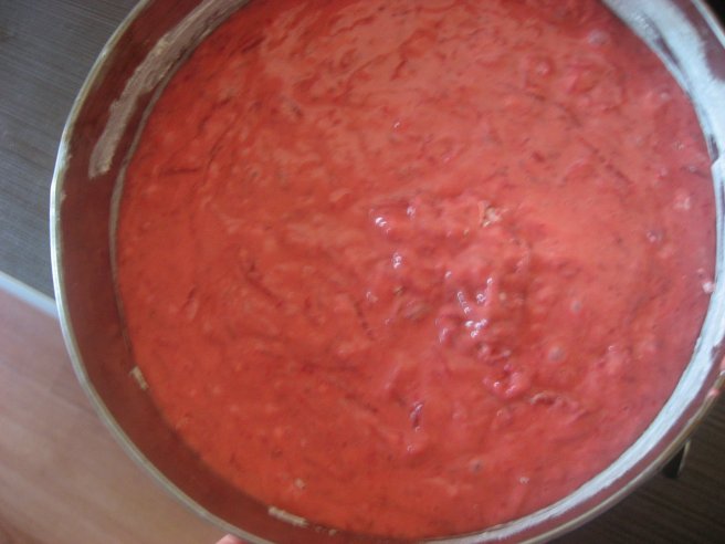 Prajitura fina cu sfecla rosie si crema de branza