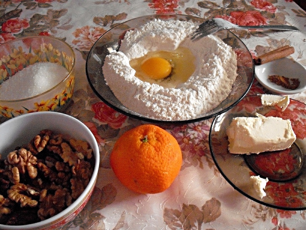 Taitei de casa cu nuci si portocala
