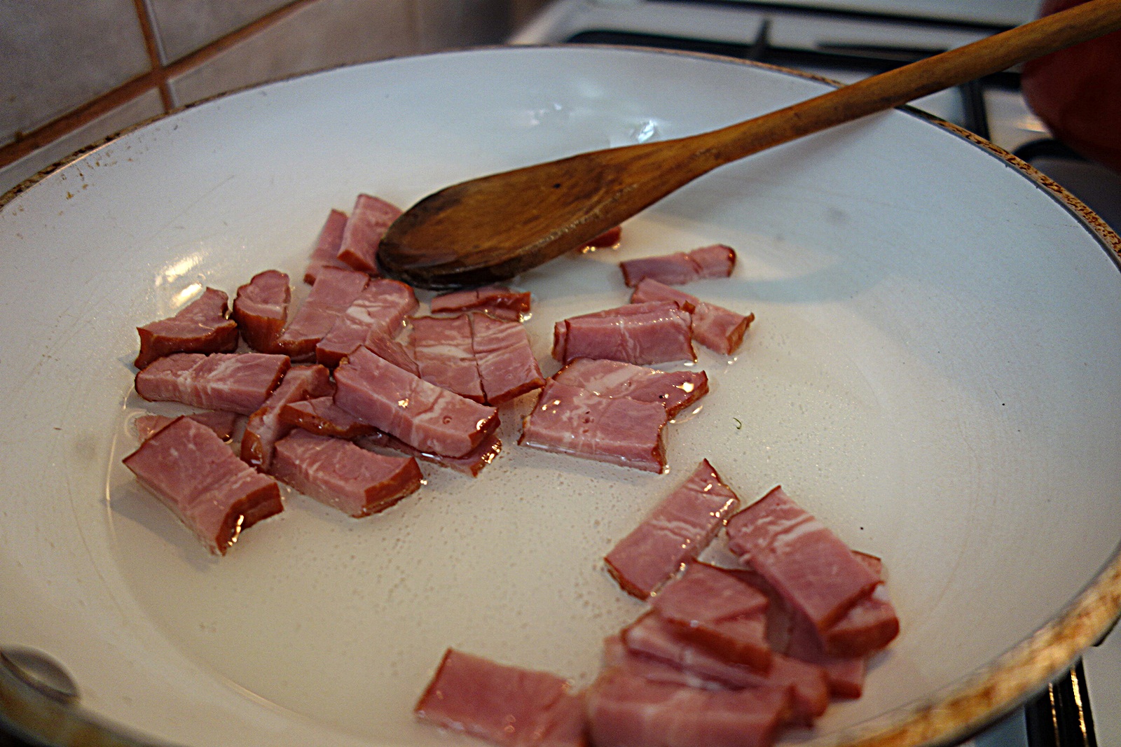 Supa crema de spanac cu bacon si oua posate de prepelita