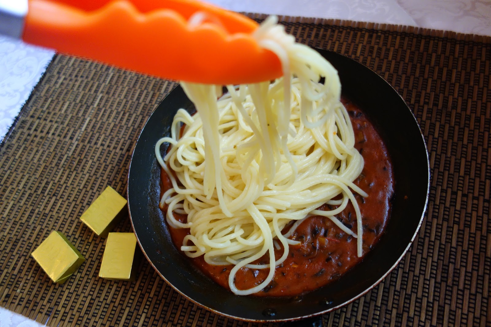 Rulouri de vinete cu spagheti