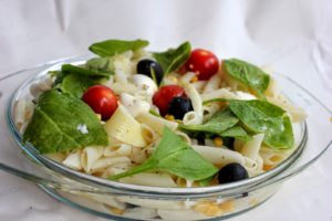 Salata de paste cu legume si mozzarella