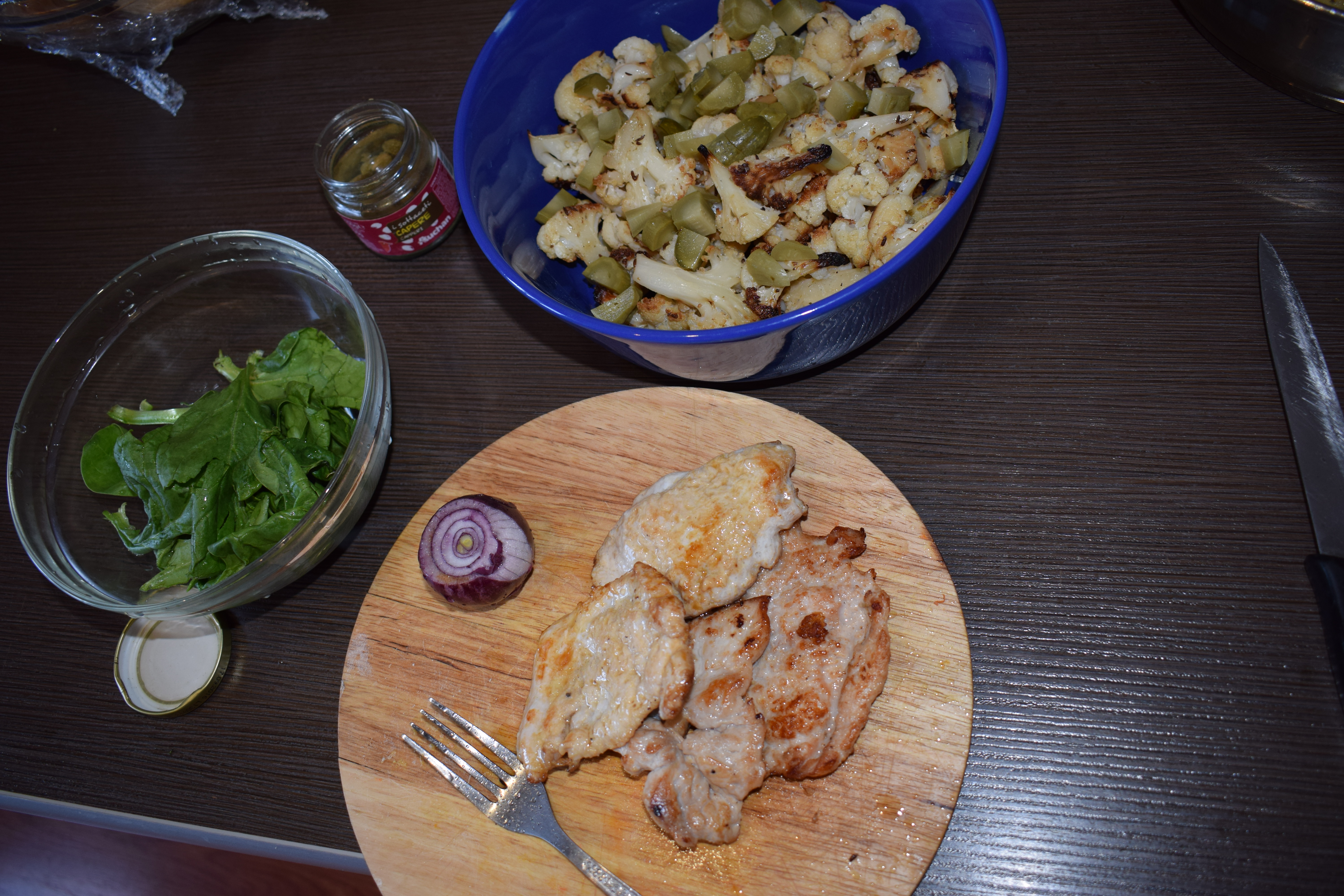 Salata de conopida cu carne de curcan