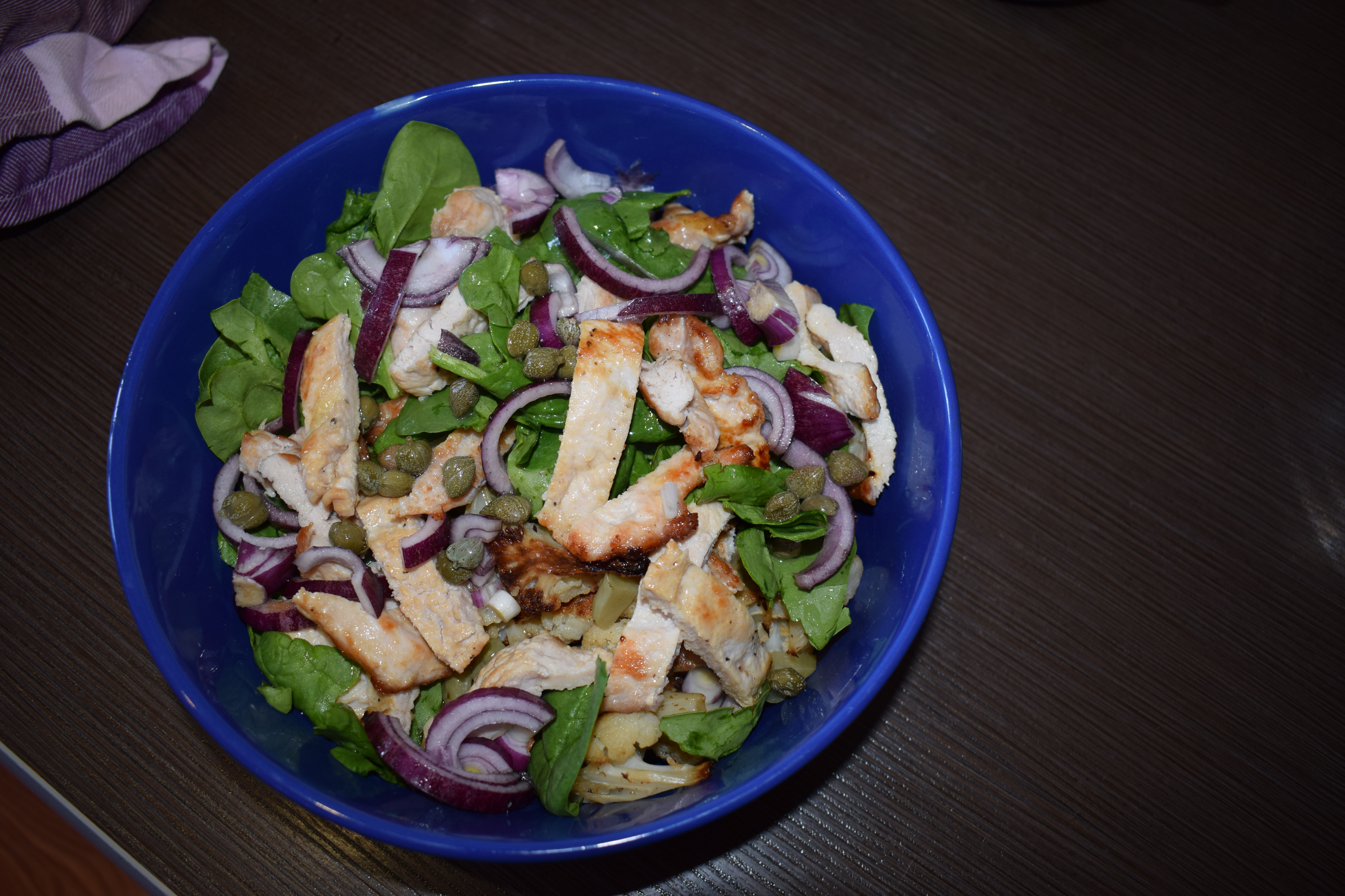 Salata de conopida cu carne de curcan