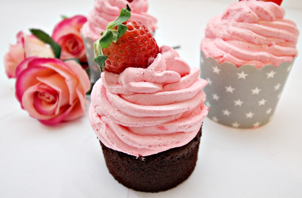 Cupcakes cu capsuni