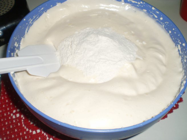 Prajitura cu capsuni si crema de vanilie