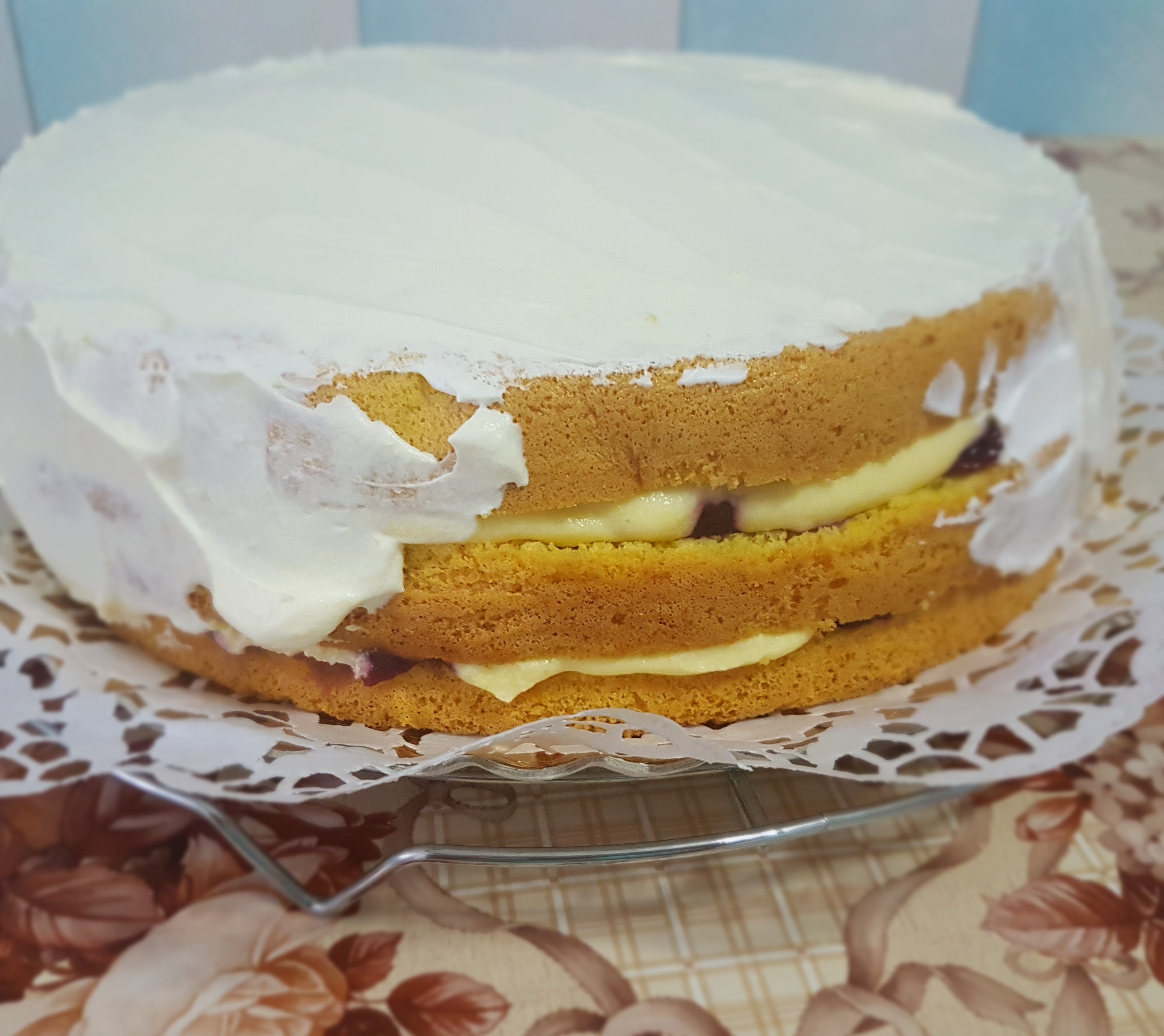 Tort cu jeleu de cirese si crema de vanilie cu mascarpone