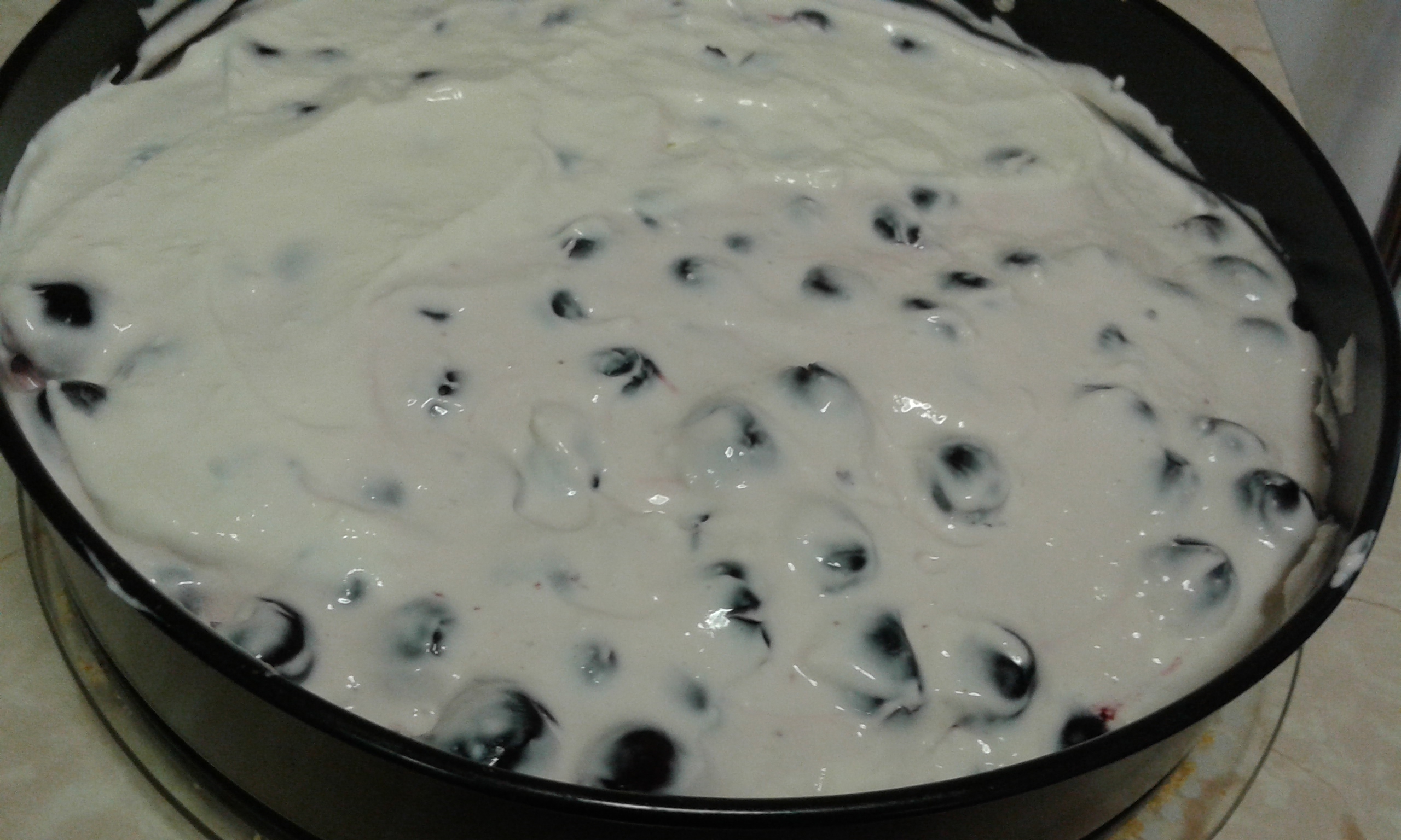 Cheesecake cu cirese negre