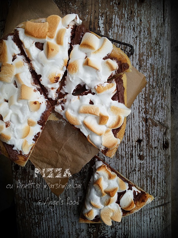 Pizza dulce cu finetti si marshmallow