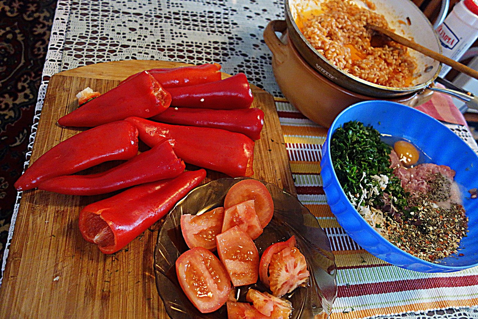 Ardei kapia rosu umplut cu legume si carne de pui