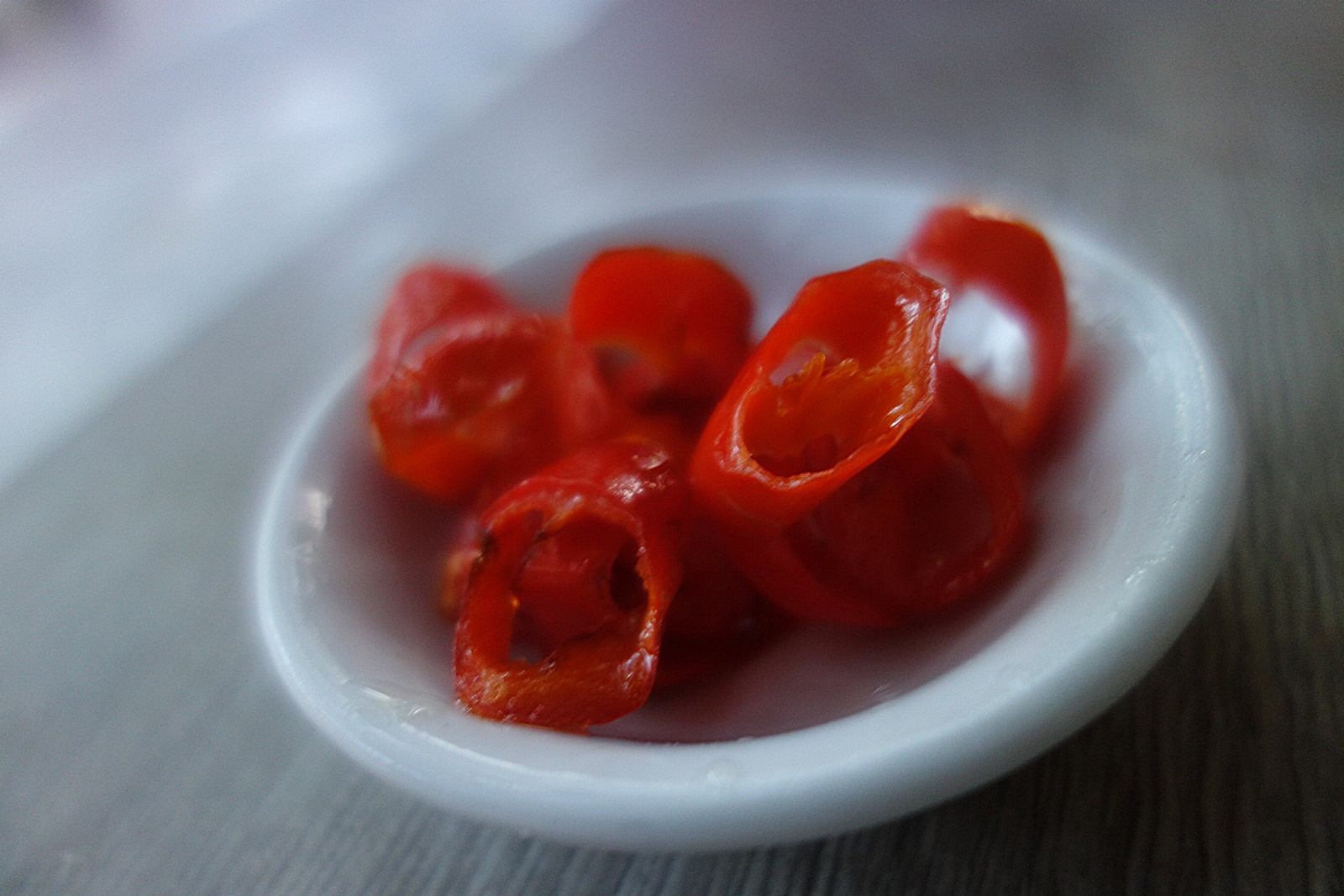 Rulouri picante din dovlecei, cu guleras jambonat, umplute cu legume