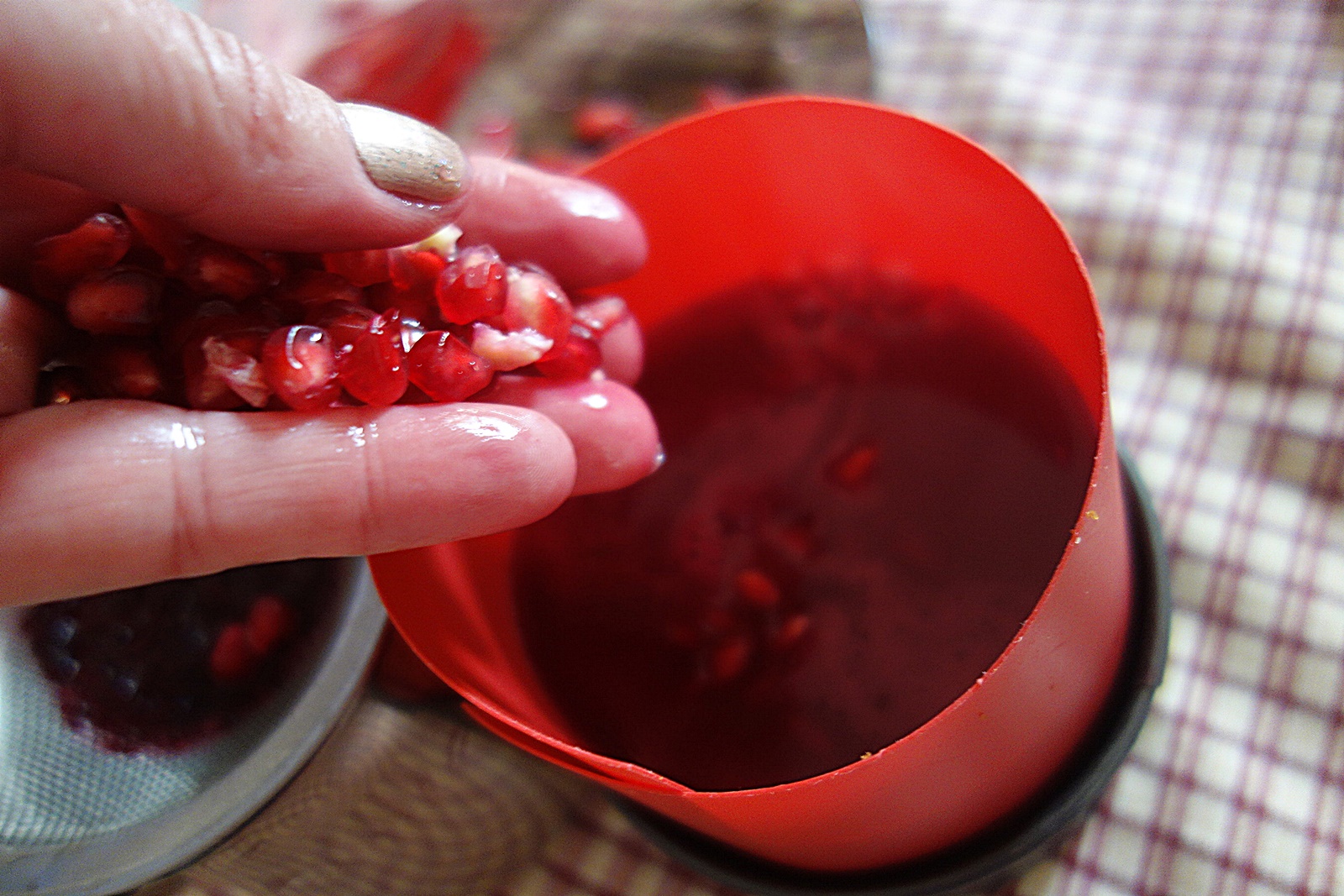 Prajitura cu perle de tapioca fierte in sirop de rodie