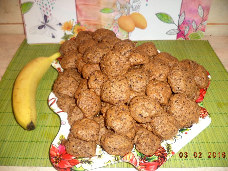 Cookies cu banane, unt de arahide si fulgi de ciocolata