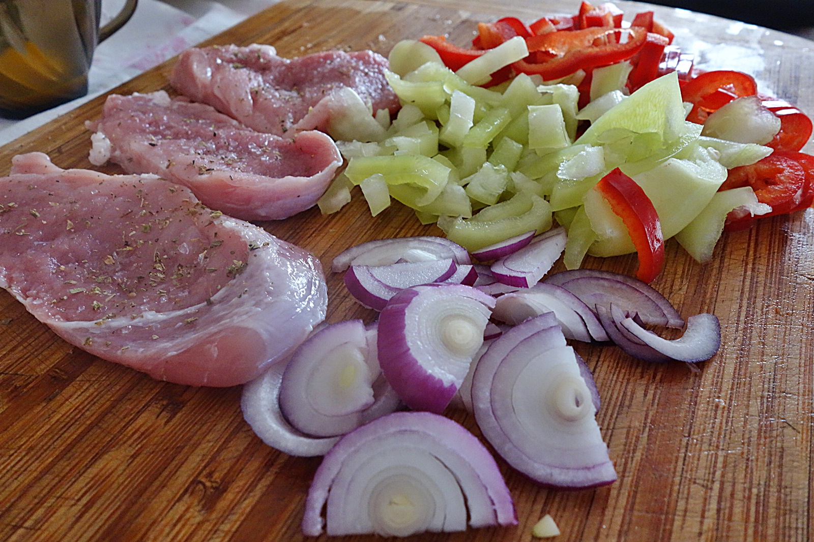 Turtite din cartofi cu legume sotate si muschiulet de porc