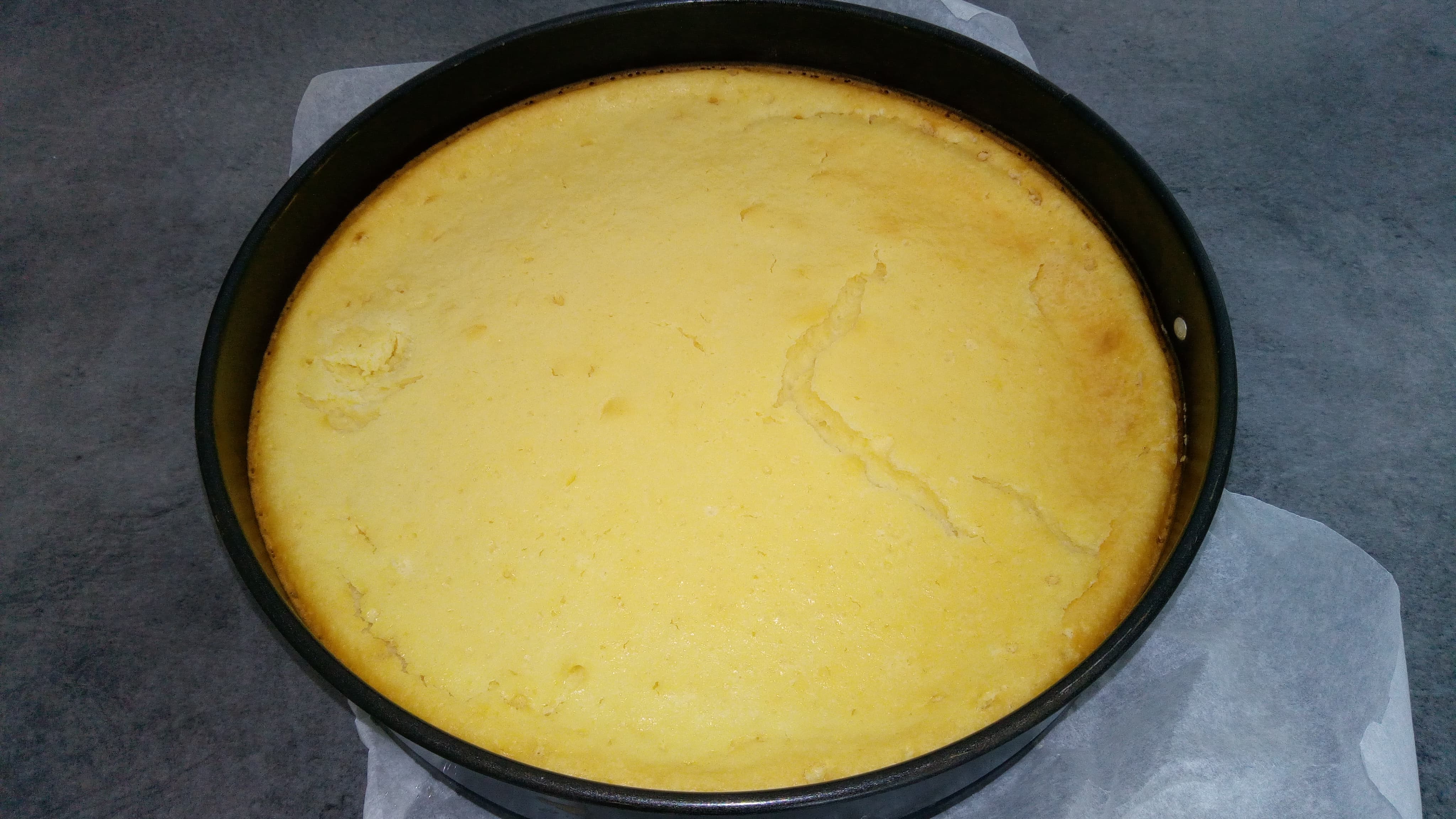 Cheescake copt cu cirese