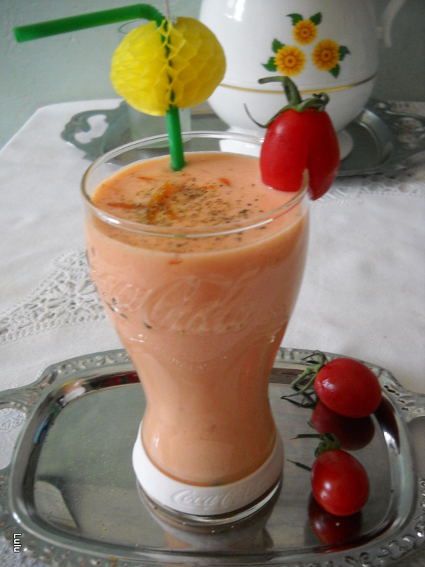 Smoothie de rosii si portocale