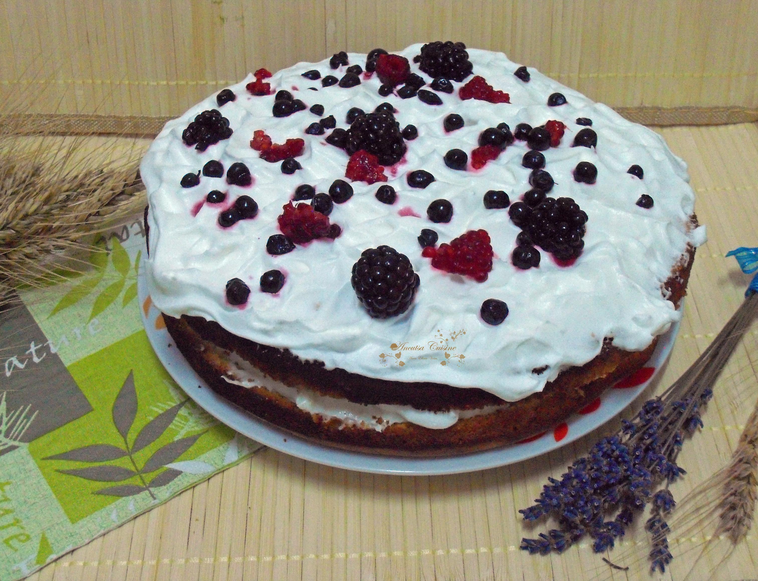 Tort rustic de vara cu fructe de padure