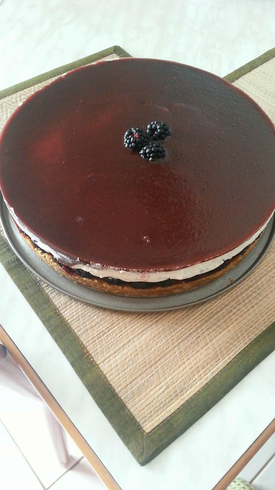 Cheesecake de mure cu jeleu de mure